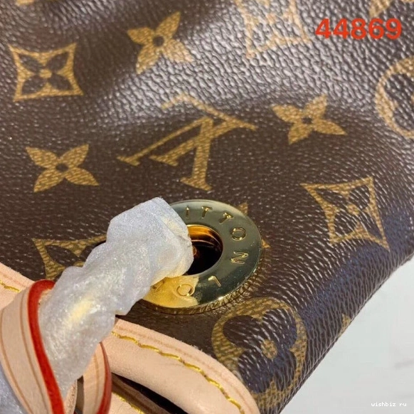 WIS ARTSY LOUIS MM VUITTON 0223